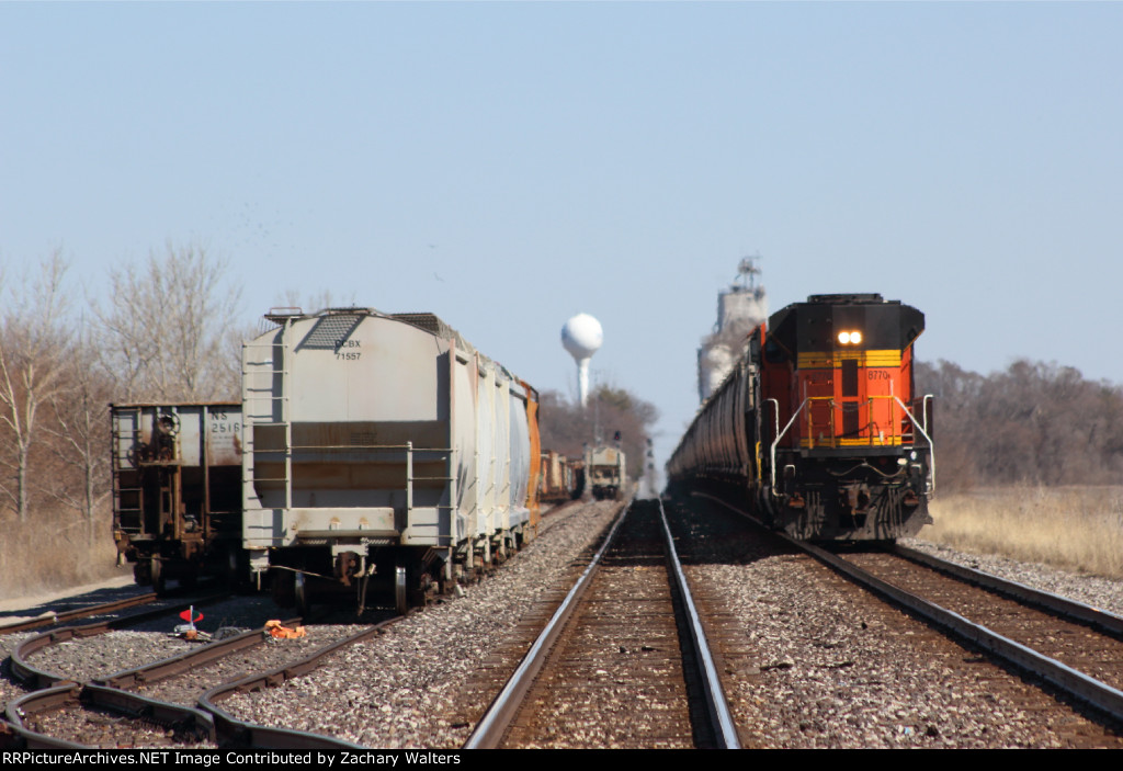 BNSF 8770